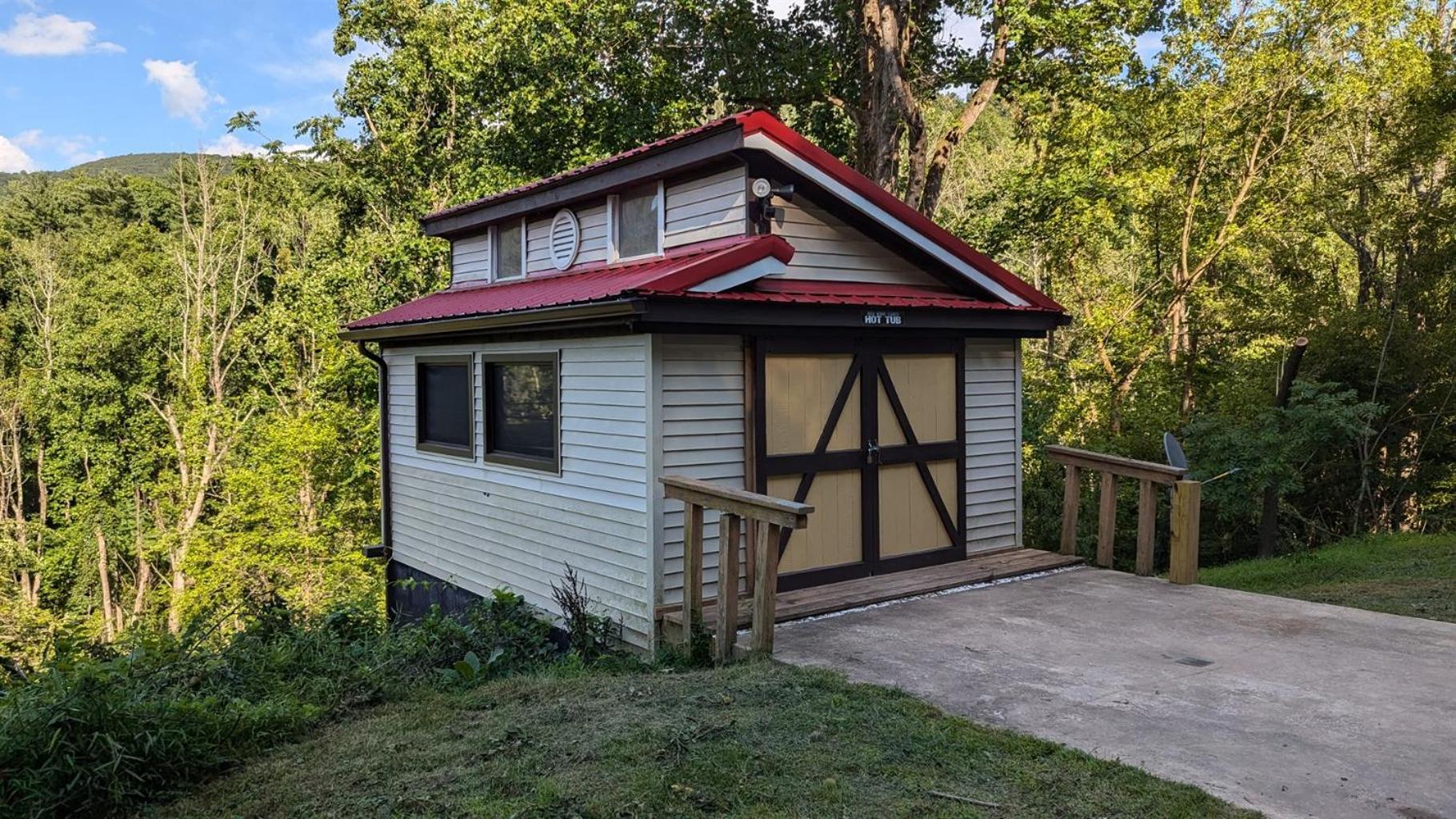 Red Roof Mountain Cabin With Starlink Internet! Stanley エクステリア 写真