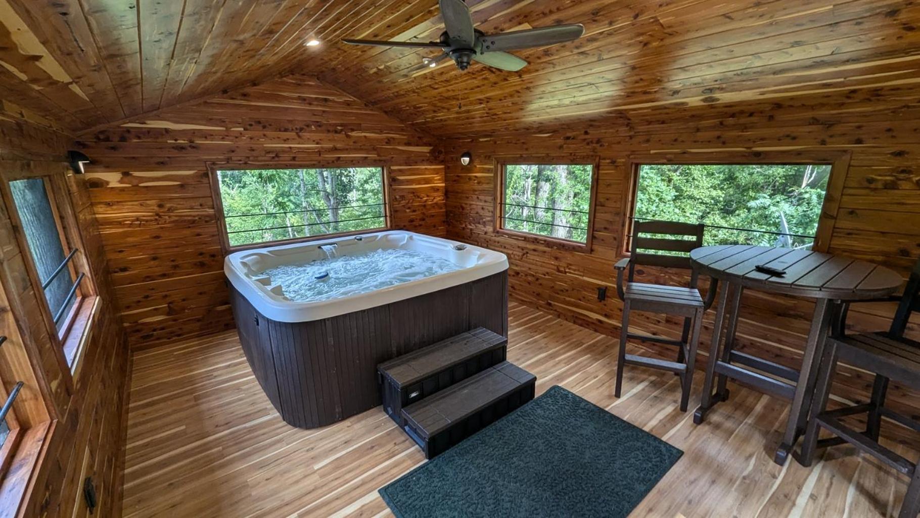 Red Roof Mountain Cabin With Starlink Internet! Stanley エクステリア 写真